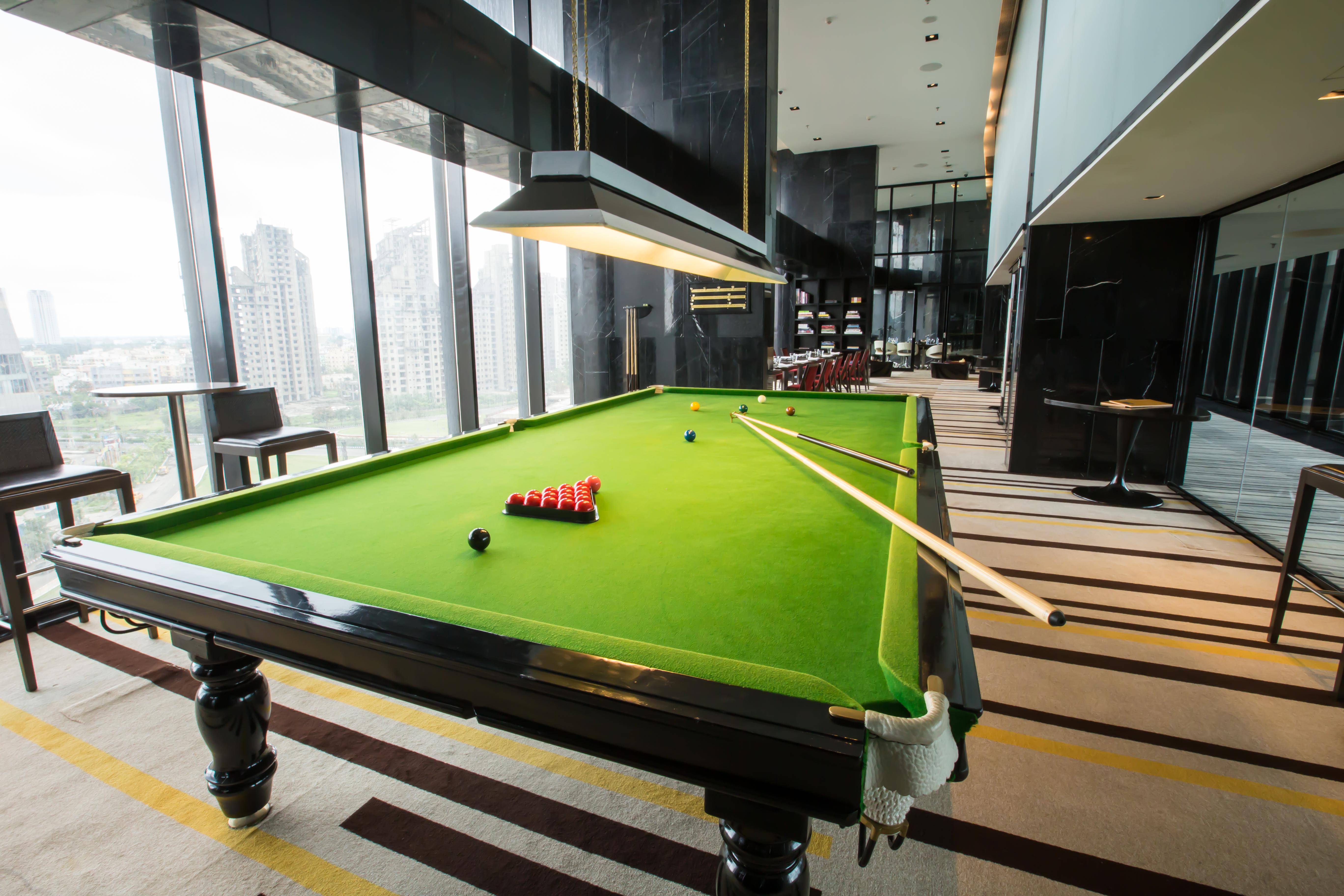 Novotel Kolkata Hotel&Residences Buitenkant foto A snooker table