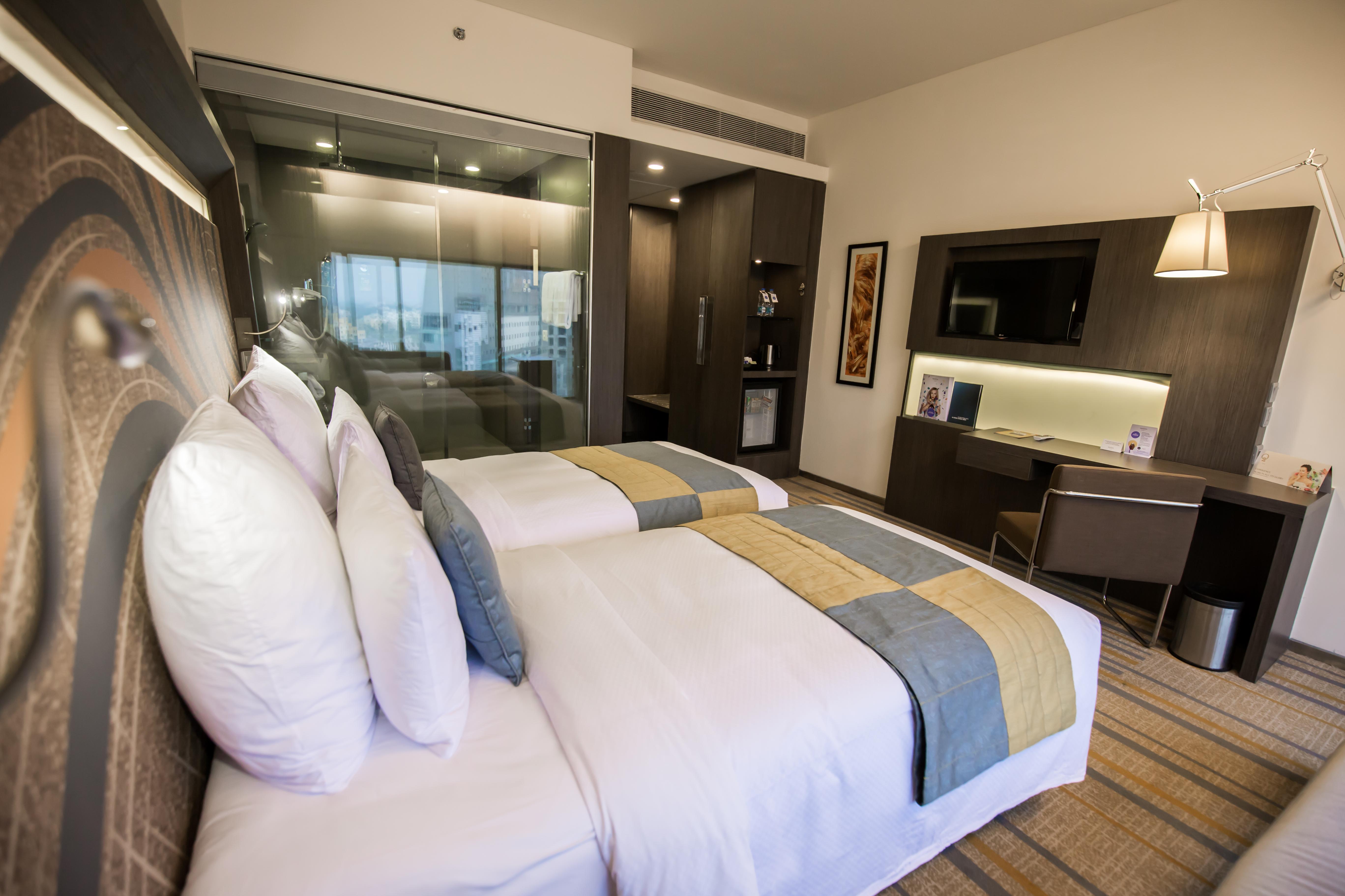 Novotel Kolkata Hotel&Residences Buitenkant foto A room at the hotel