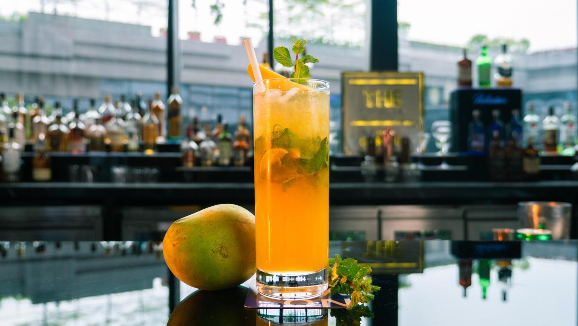 Novotel Kolkata Hotel&Residences Buitenkant foto A mango cocktail