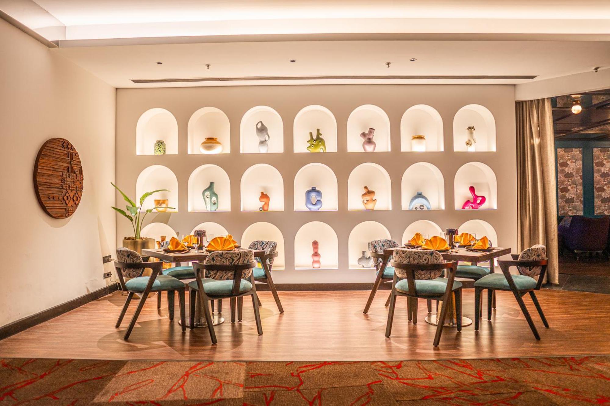 Novotel Kolkata Hotel&Residences Buitenkant foto The restaurant