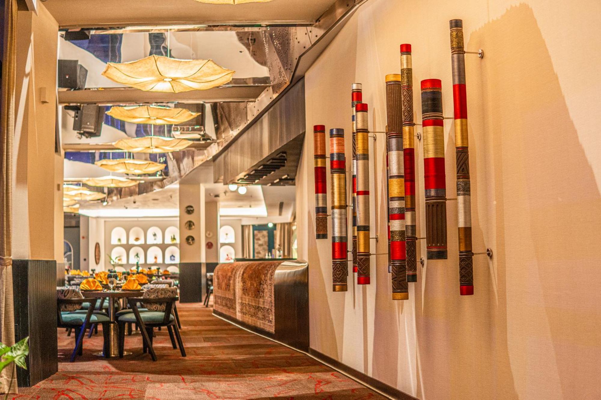 Novotel Kolkata Hotel&Residences Buitenkant foto The interior of the hotel
