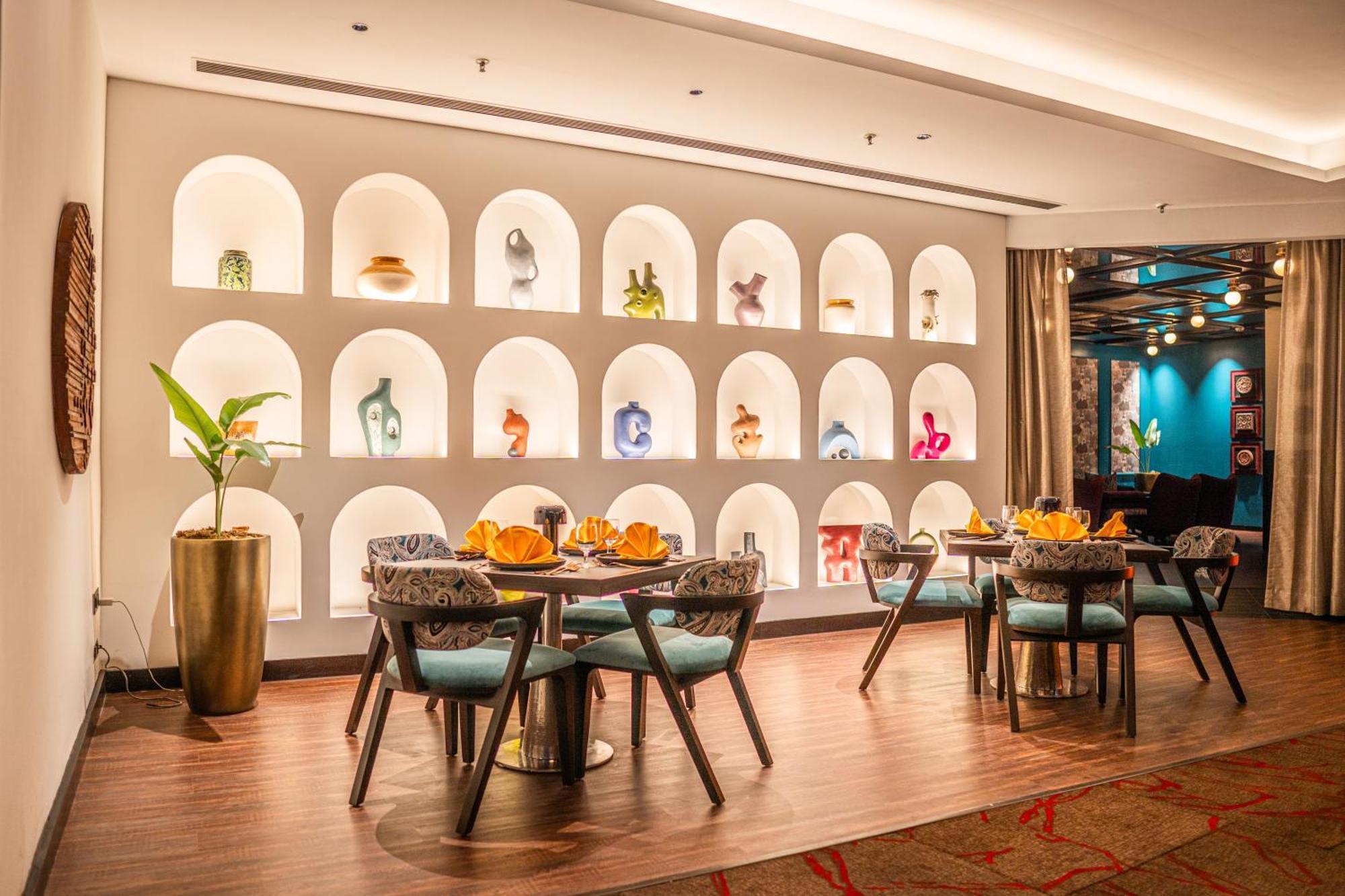 Novotel Kolkata Hotel&Residences Buitenkant foto The restaurant