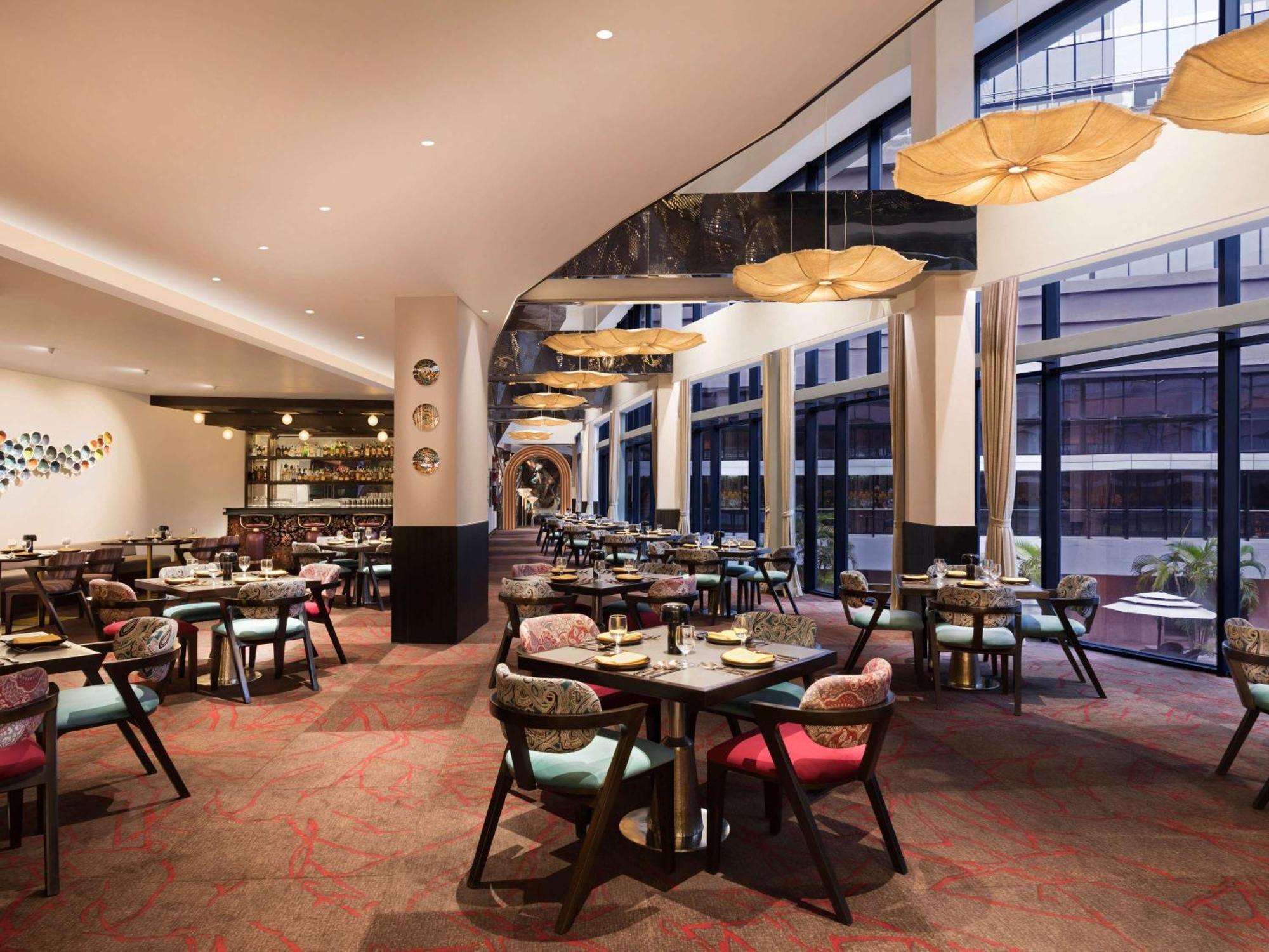 Novotel Kolkata Hotel&Residences Buitenkant foto The restaurant
