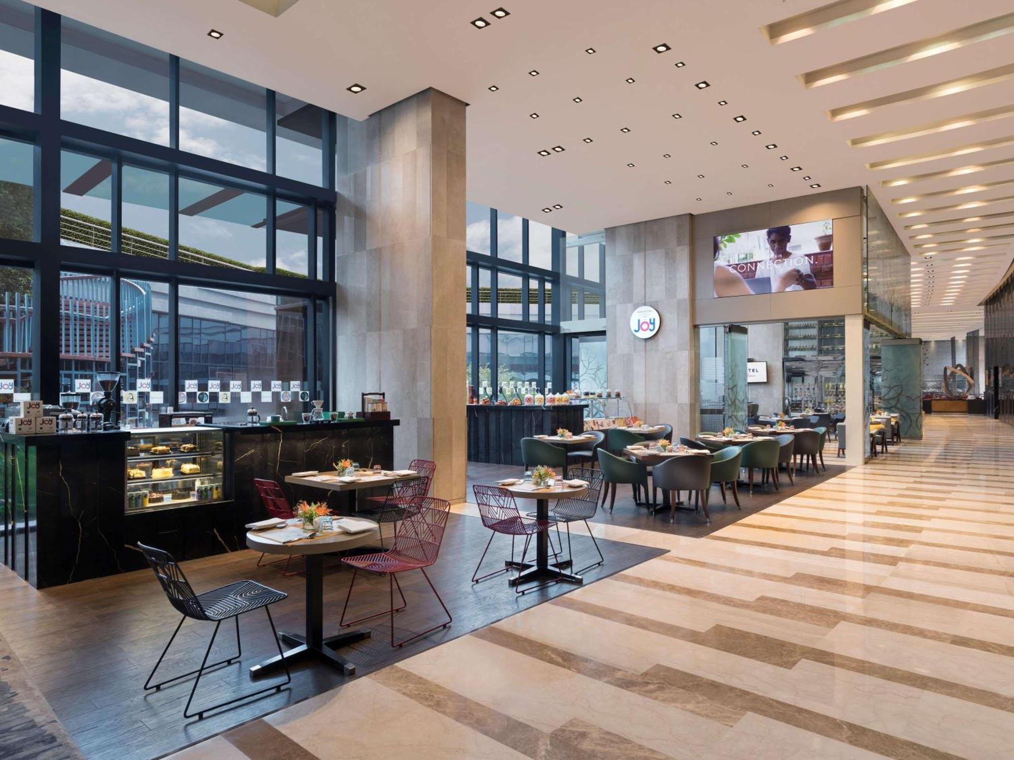 Novotel Kolkata Hotel&Residences Buitenkant foto The restaurant