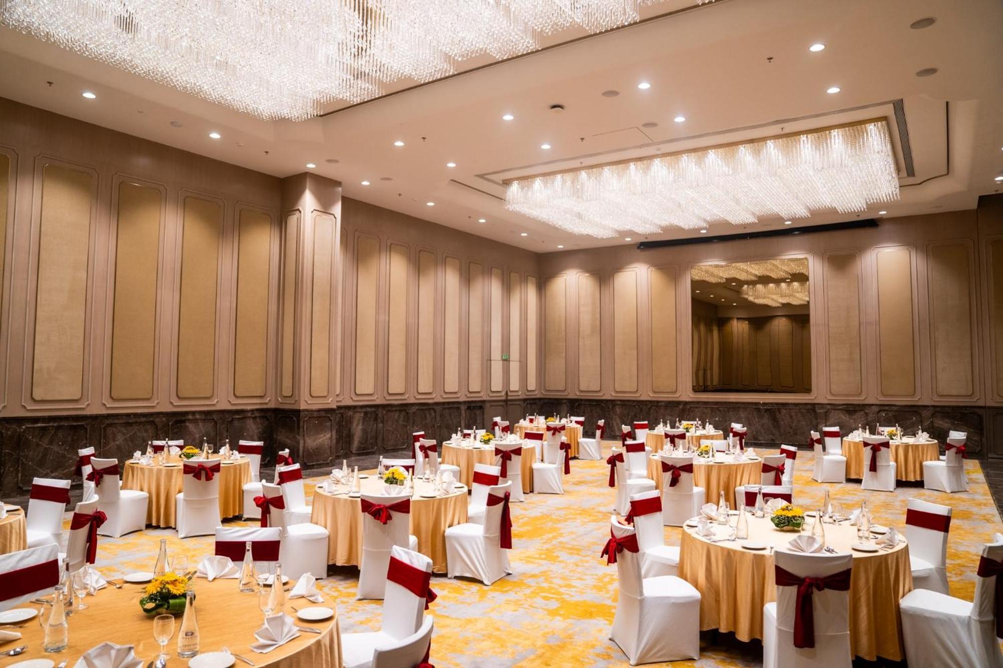 Novotel Kolkata Hotel&Residences Buitenkant foto The Grand Ballroom