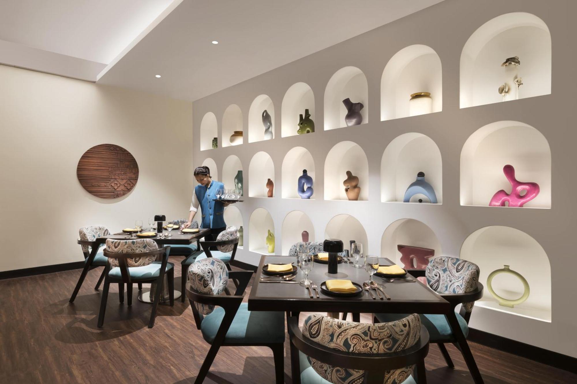 Novotel Kolkata Hotel&Residences Buitenkant foto The interior of the restaurant